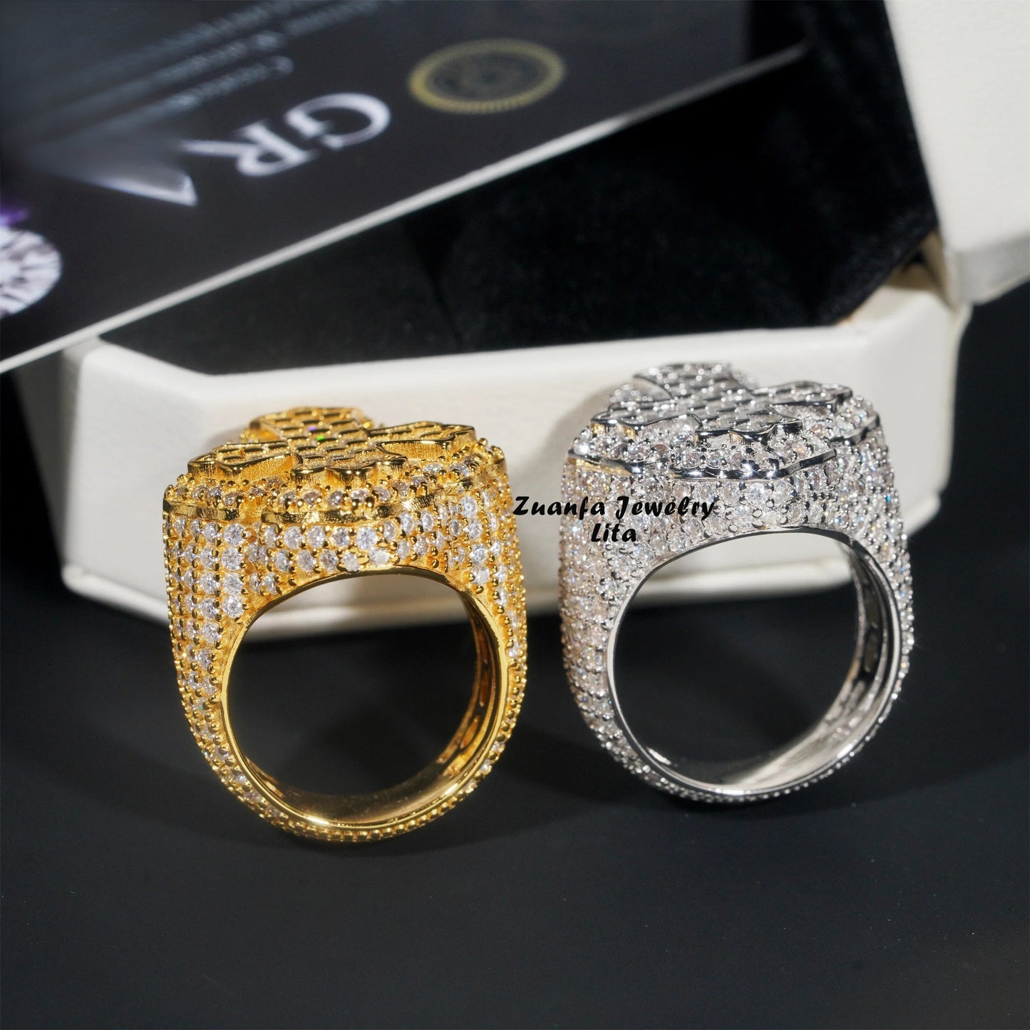 Anillo cruz de moissanita