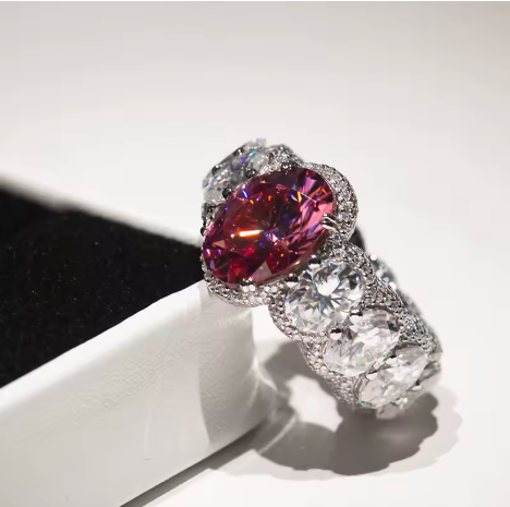 Anillo de Moissanita Rosa