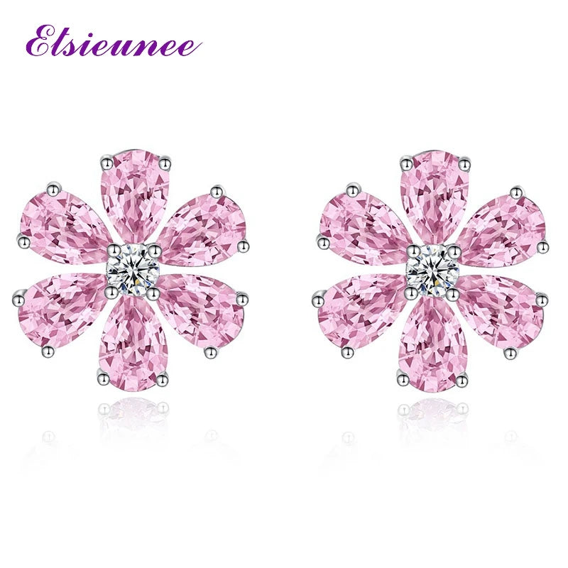 Aretes en diseño floral de plata con moissanita