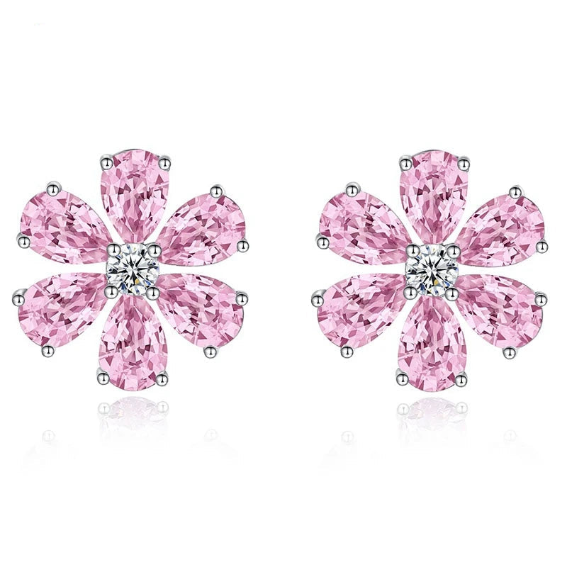 Aretes en diseño floral de plata con moissanita