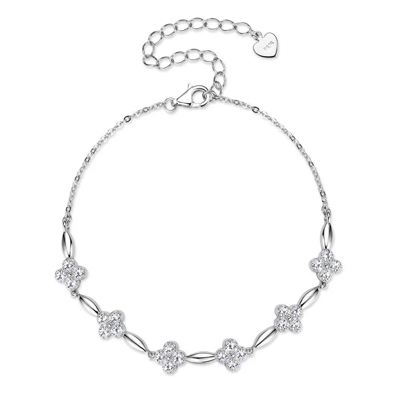 Pulsera de trébol de plata con moissanita