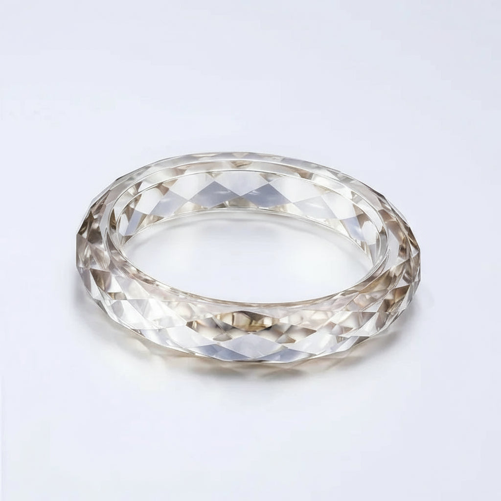 Anillo de moissanita con banda lisa