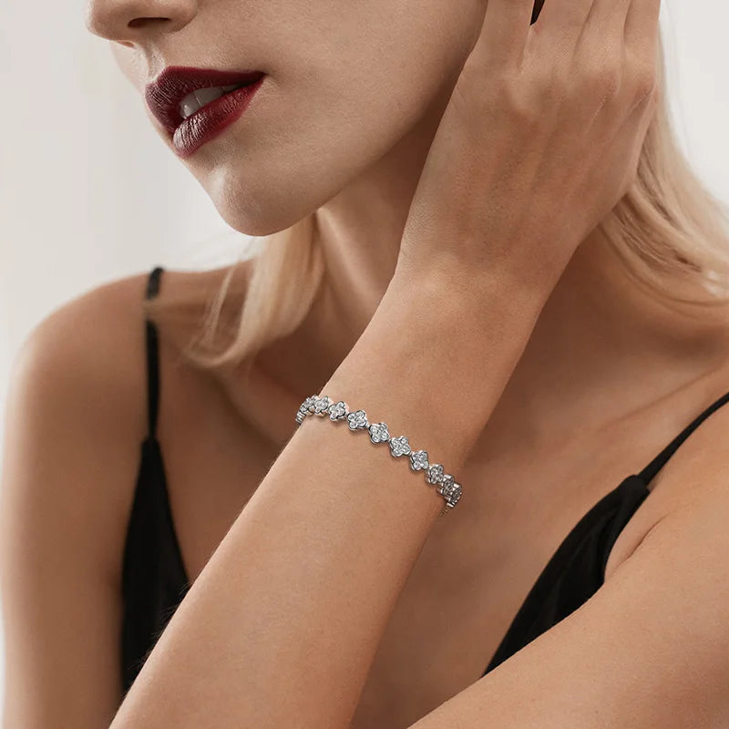Pulsera de tenis de moissanita de 2 mm de trébol de cuatro hojas