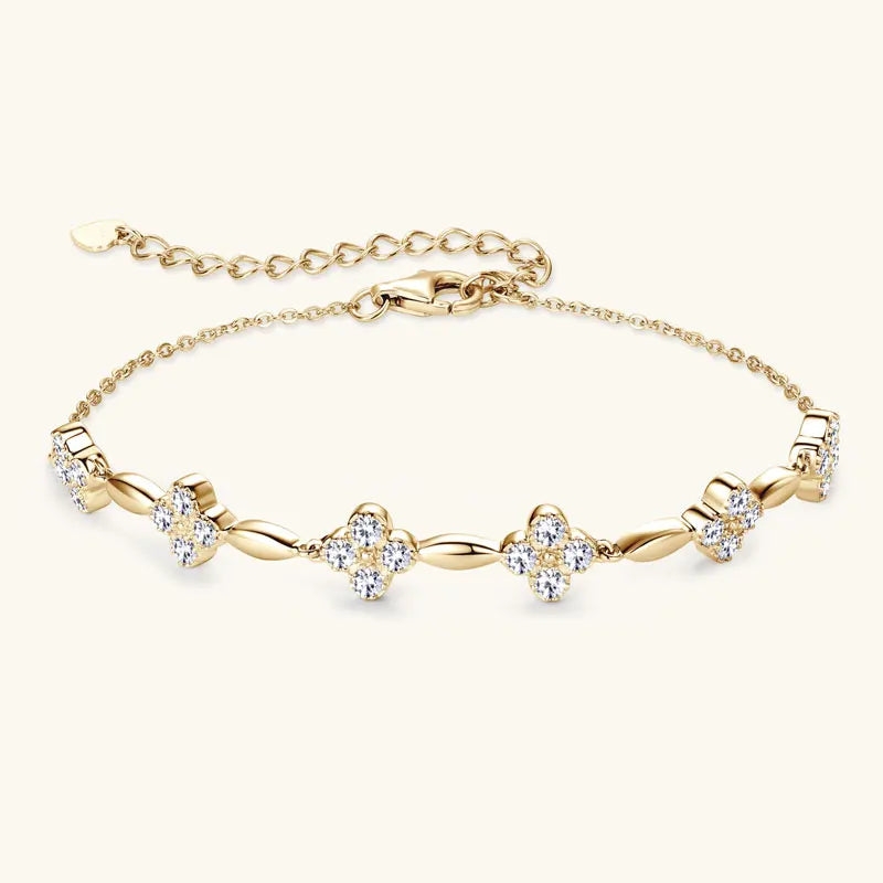 Pulsera de trébol de plata con moissanita