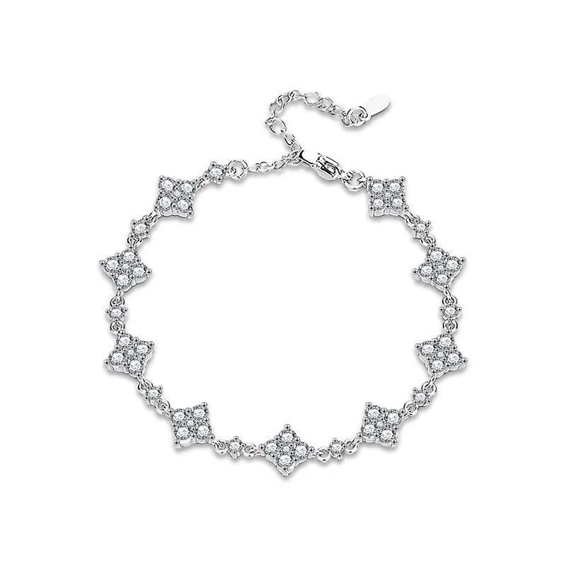 Pulsera de trébol de plata con moissanita