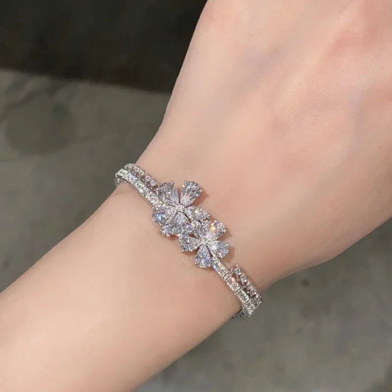 Brazalete doble flor de diamantes