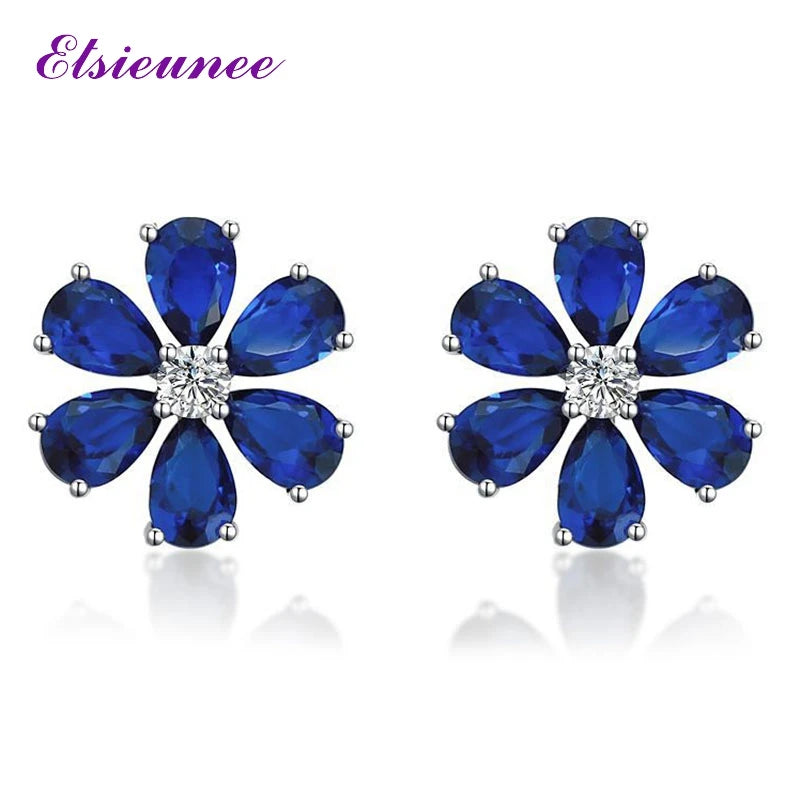 Aretes en diseño floral de plata con moissanita