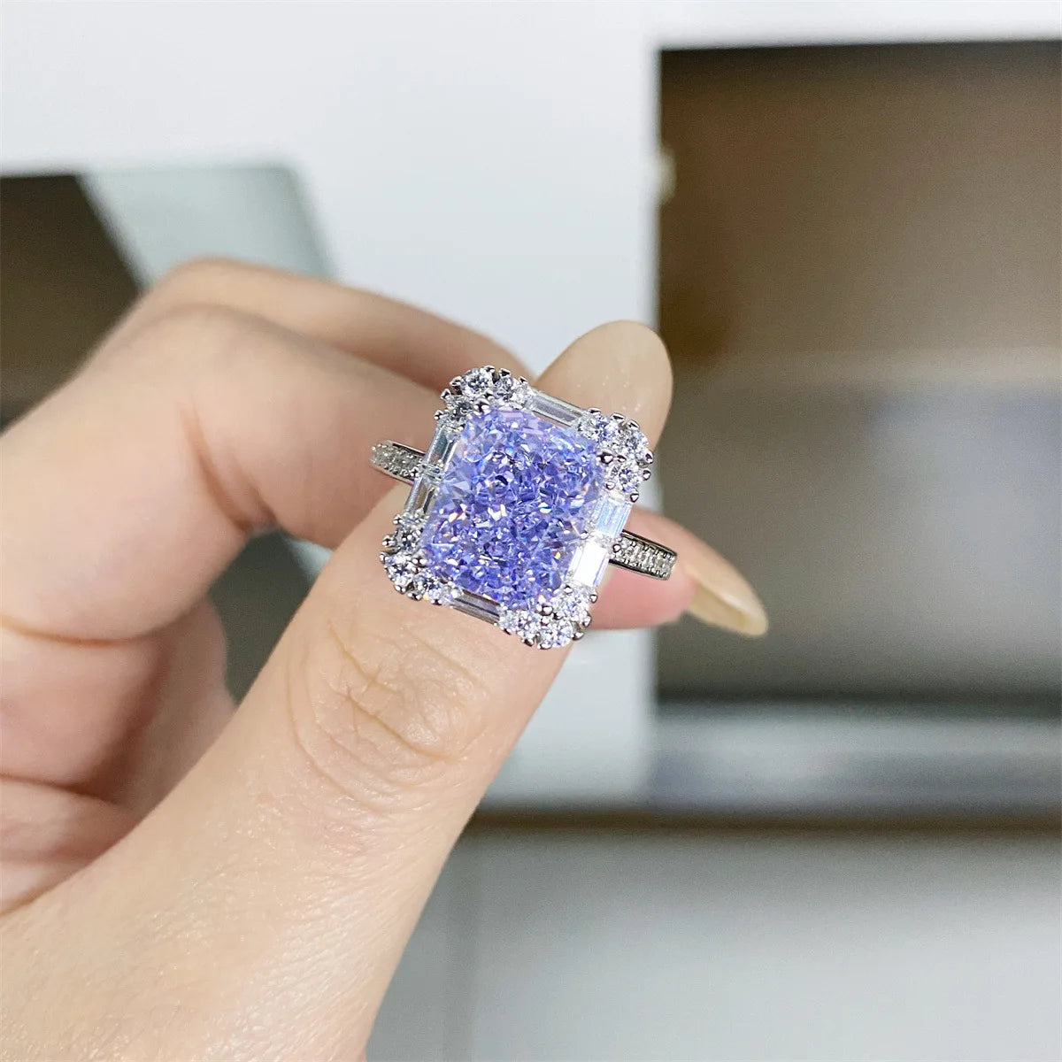 Anillo de compromiso de Platino con moissanita personalizable