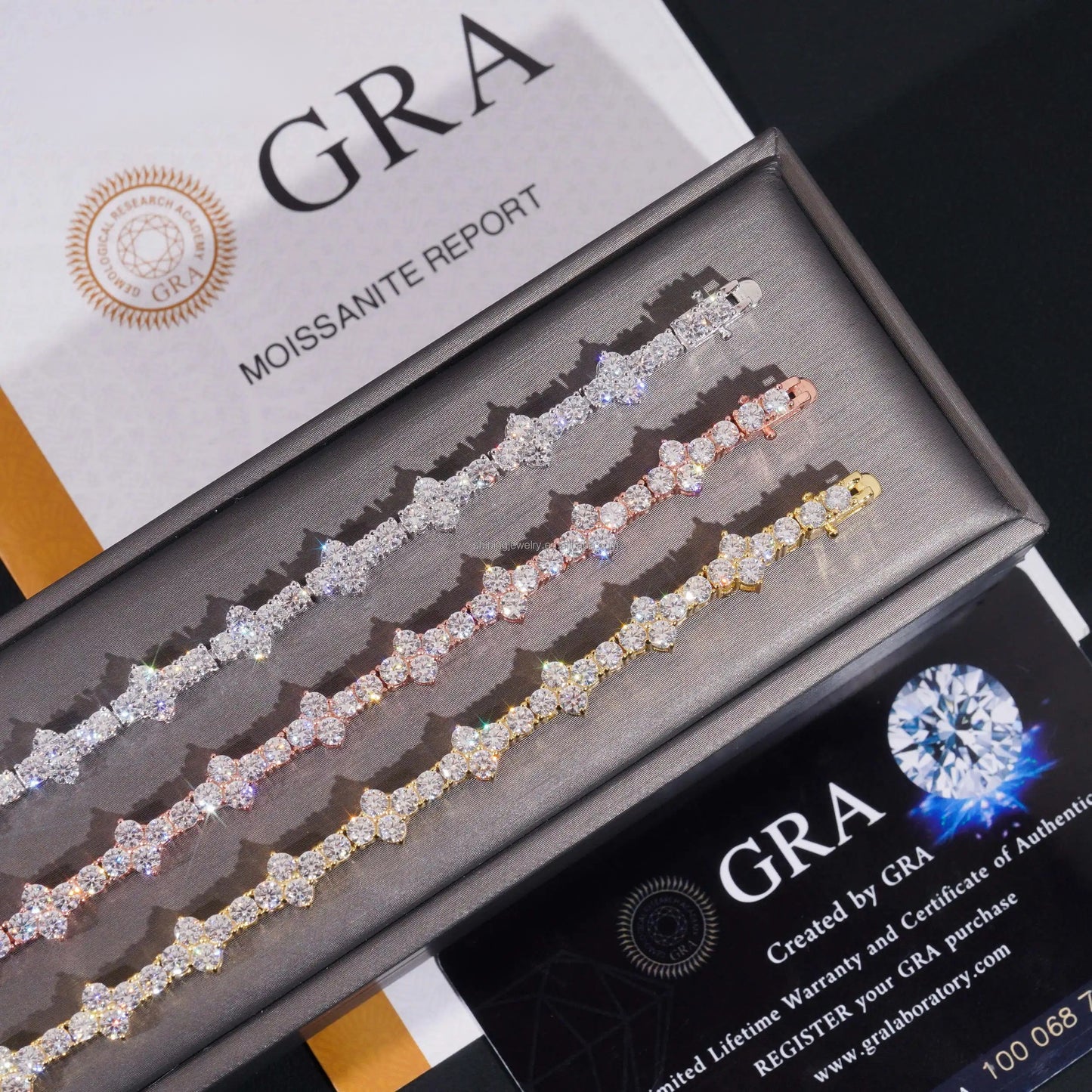 Pulsera tenis con cruz de diamantes de moissanita VVS