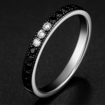 Anillo de espinela negra natural