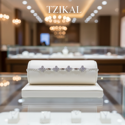 Pulsera de trébol de plata con moissanita