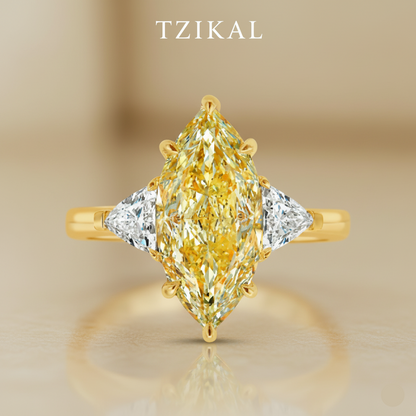 Anillo de Compromiso Trilogía Marquise amarillo vivido