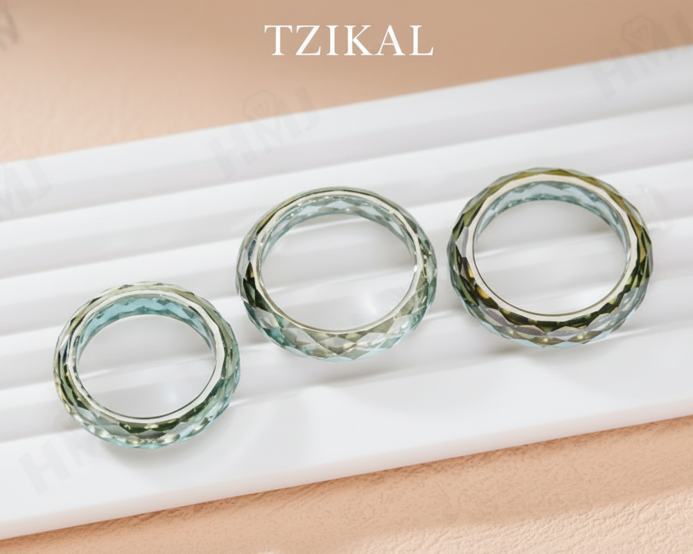 Anillo de moissanita con banda lisa