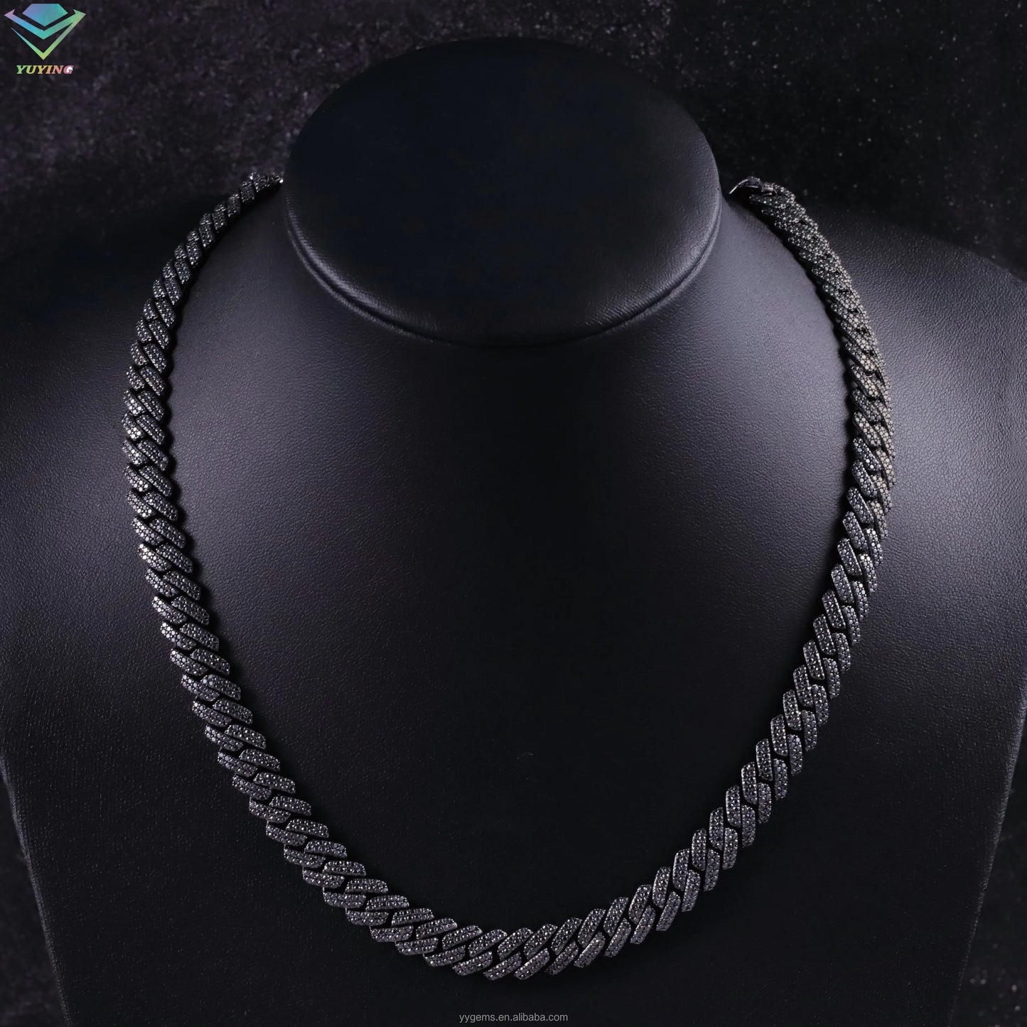 Cadena cubana de 10mm con moissanita negra
