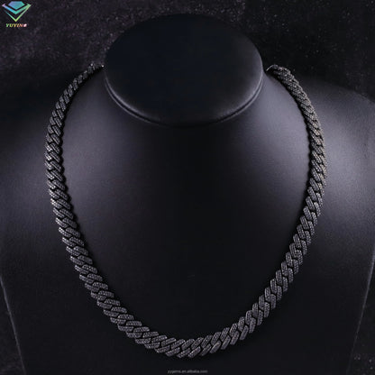 Cadena cubana de 10mm con moissanita negra