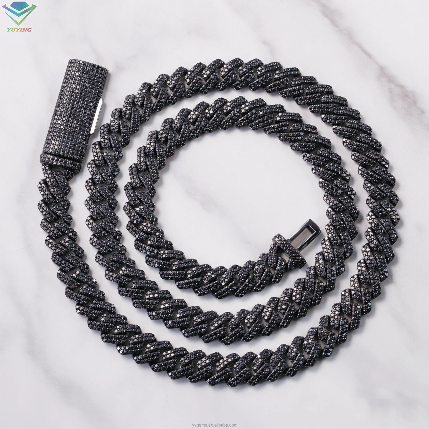 Cadena cubana de 10mm con moissanita negra