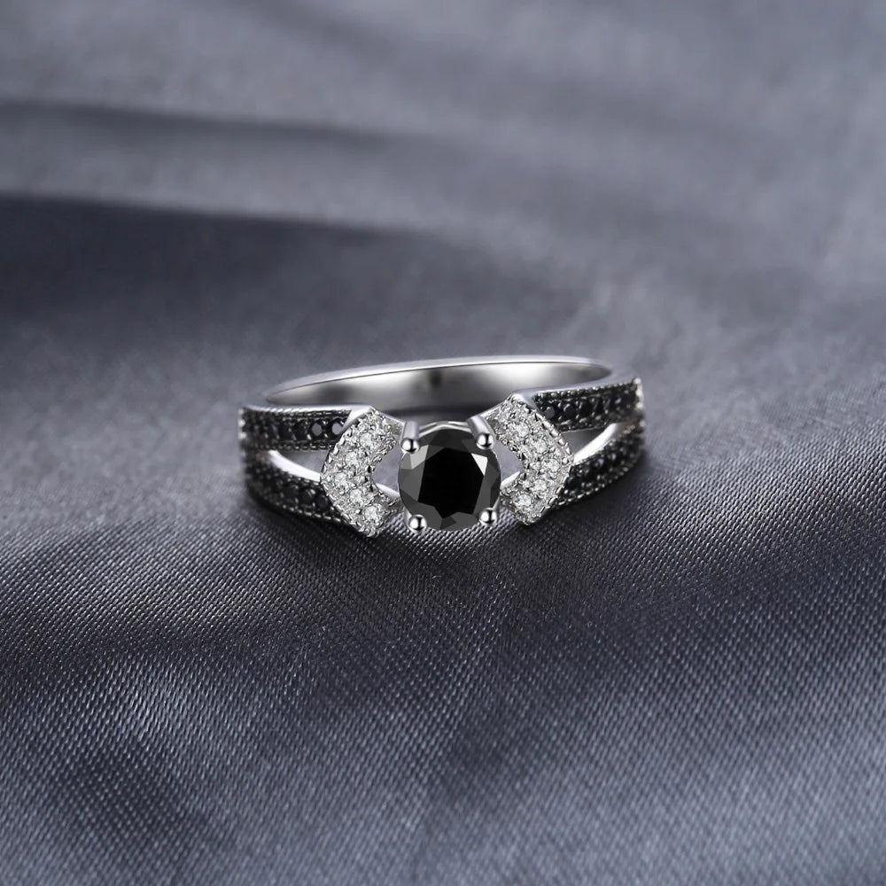 Anillo de plata de ley y espinela natural