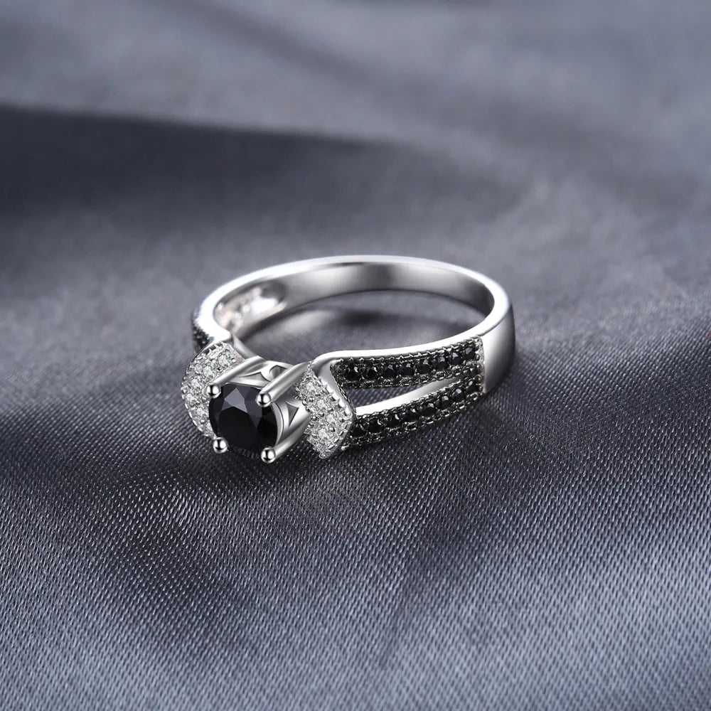 Anillo de plata de ley y espinela natural