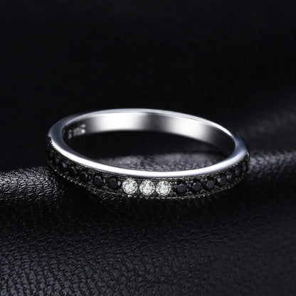 Anillo de espinela negra natural