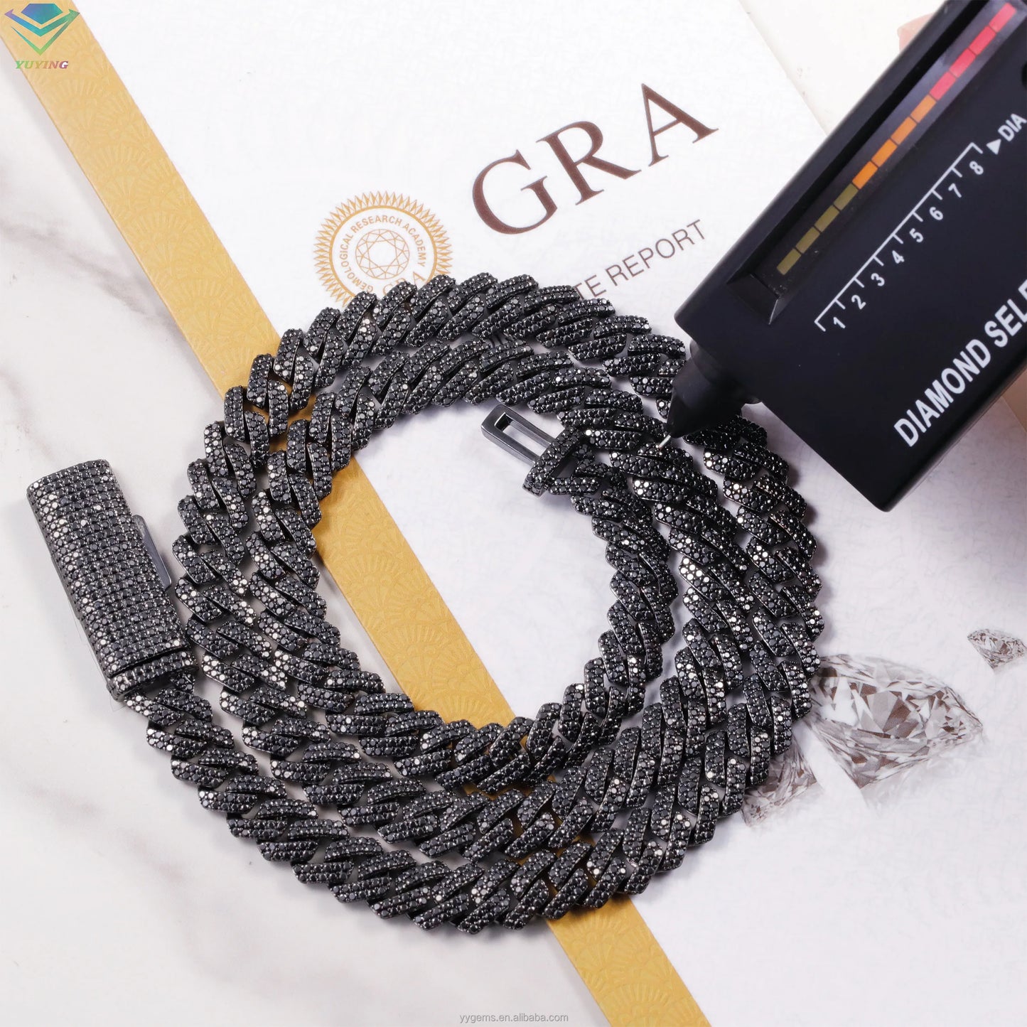 Cadena cubana de 10mm con moissanita negra