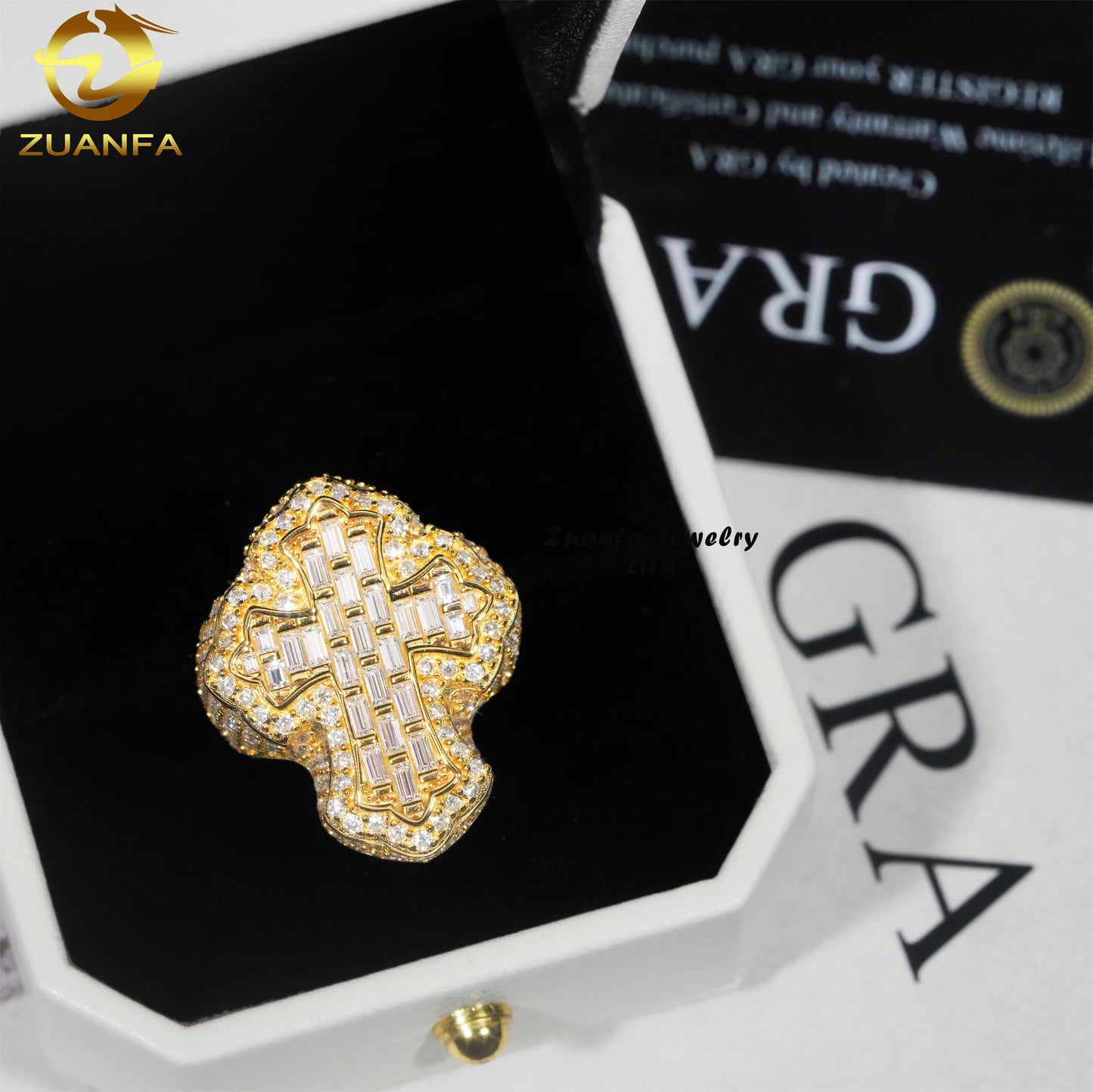 Anillo cruz de moissanita