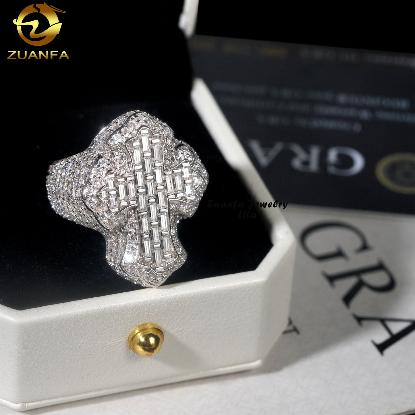 Anillo cruz de moissanita