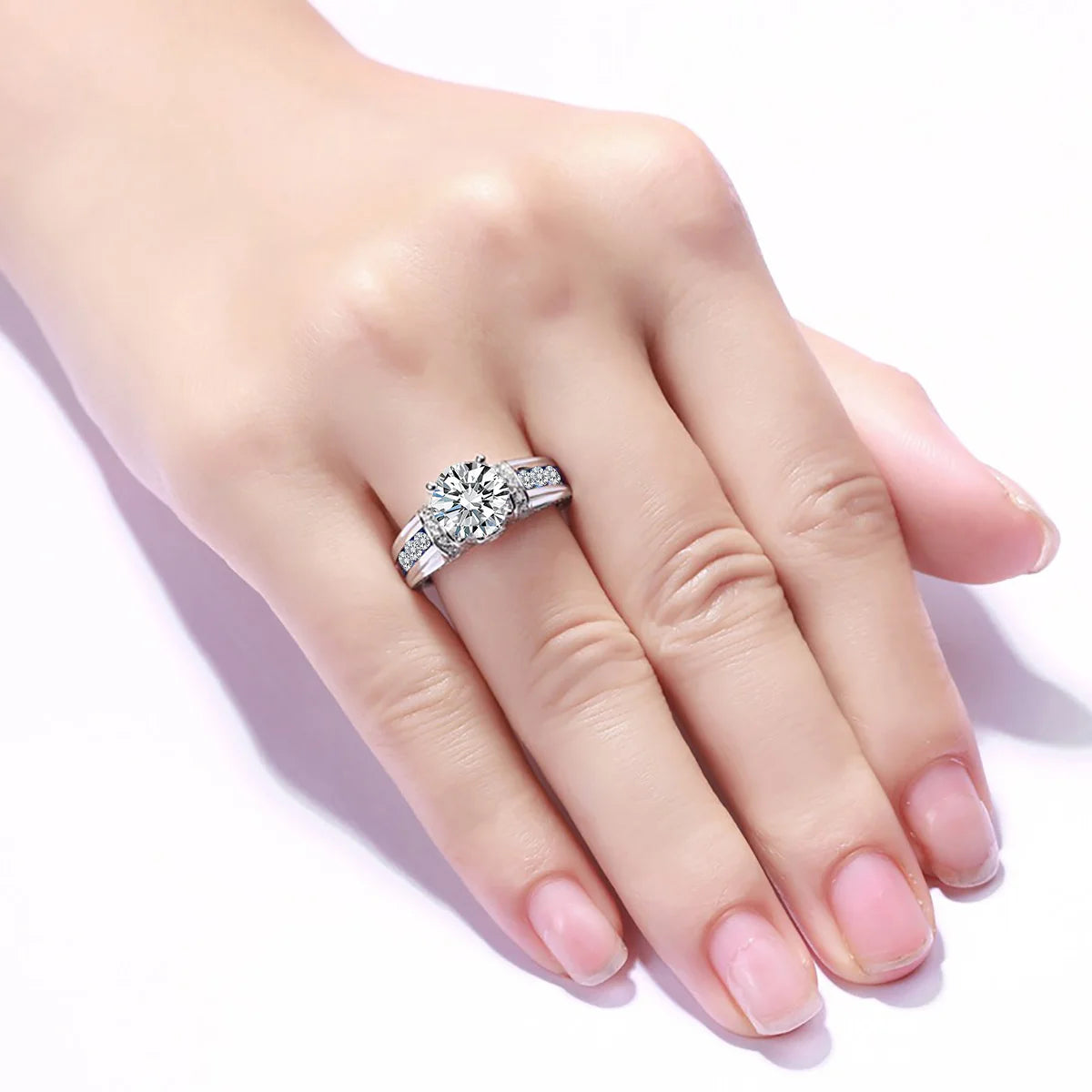 Anillo de compromiso moissanita de 2 quilates