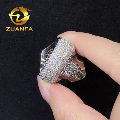 Anillo cruz grande de moissanita baguette
