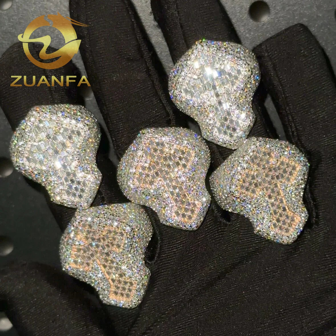 Anillo cruz grande de moissanita baguette