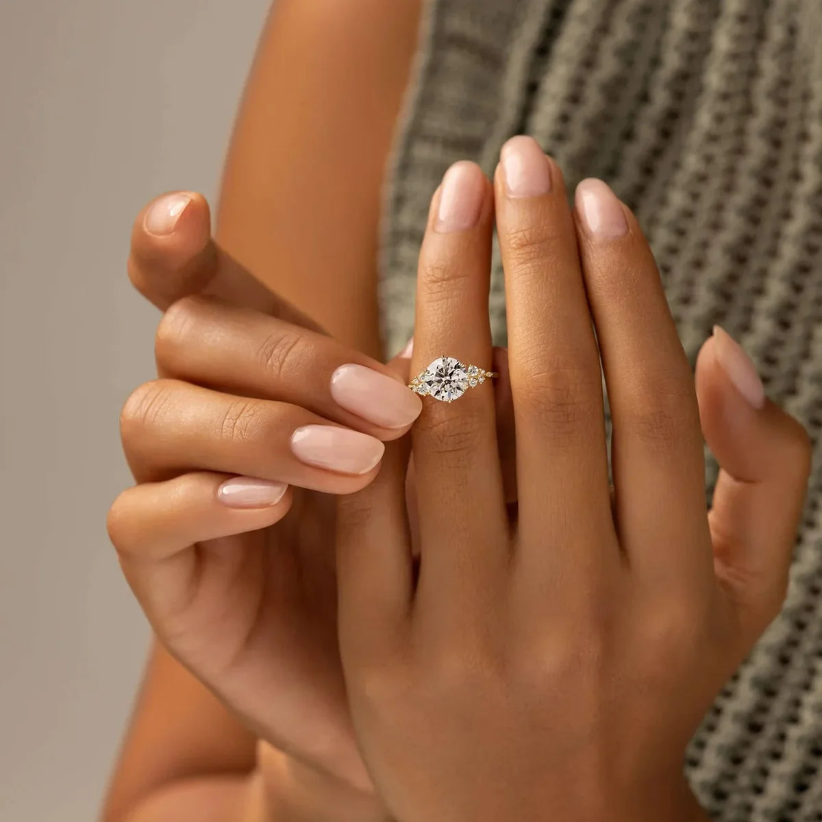 Anillo de boda clásico Dae Vonca 9K/14K/18K oro amarillo 0,5-3,0 quilates de corte redondo con diamante de laboratorio Snowdrift para mujer