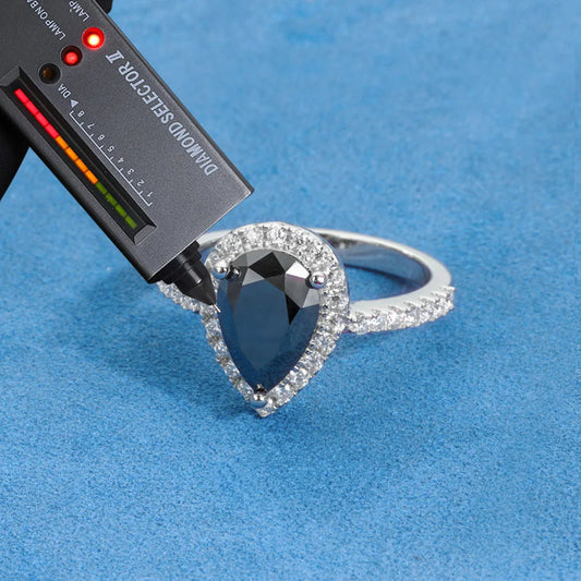Anillo de moissanita negra de 2 quilates