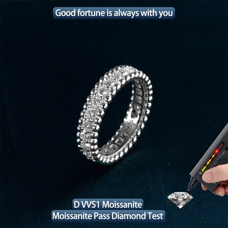 Anillo de plata con moissanita