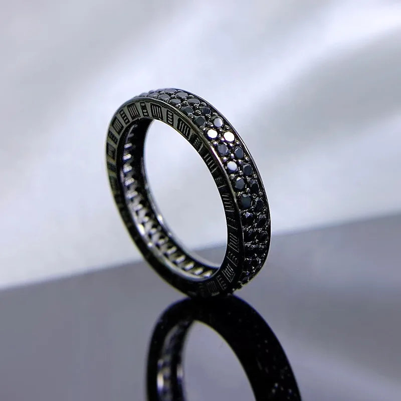Anillo de plata con espinelas negras