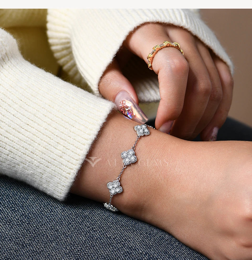 Pulsera de moissanita diseño de trébol