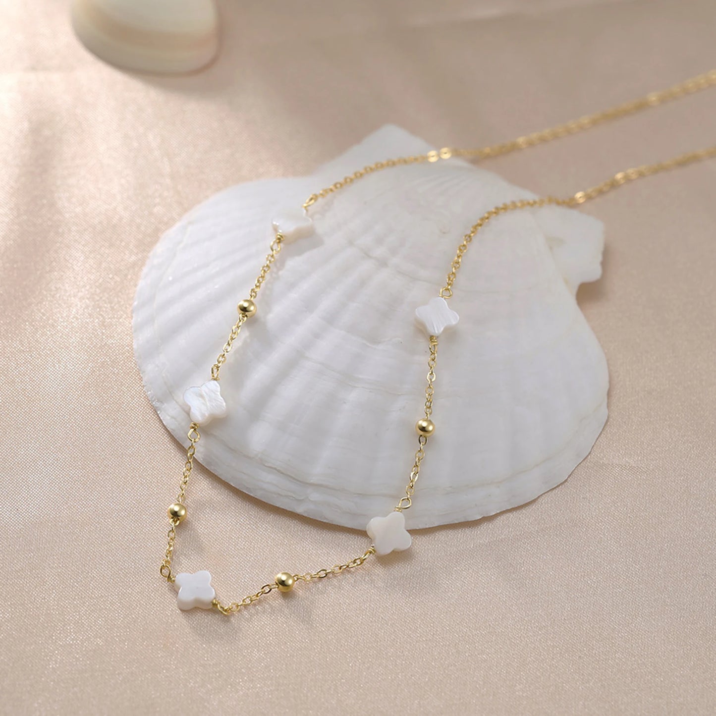 Gargantilla de plata S925 con diseño de trébol de cuatro hojas y hebra de conchas, estilo natural, regalo elegante para uso informal