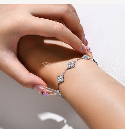 Pulsera de moissanita diseño de trébol