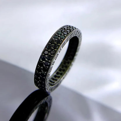 Anillo de plata con espinelas negras