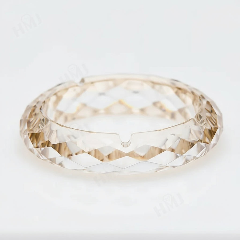 Anillo de moissanita con banda lisa