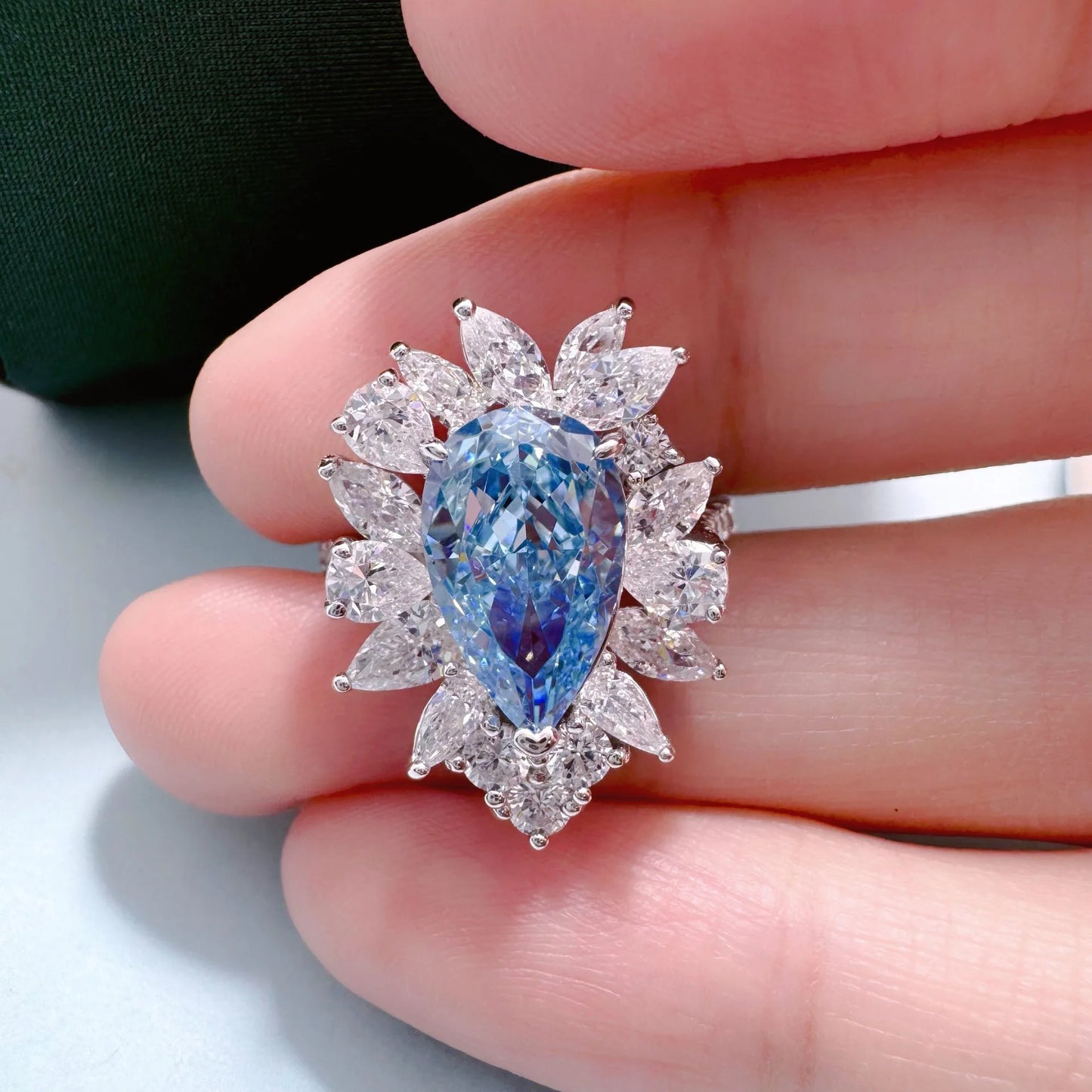 Anillo de compromiso de  platino PT50, 3.5 quilates en diamantes