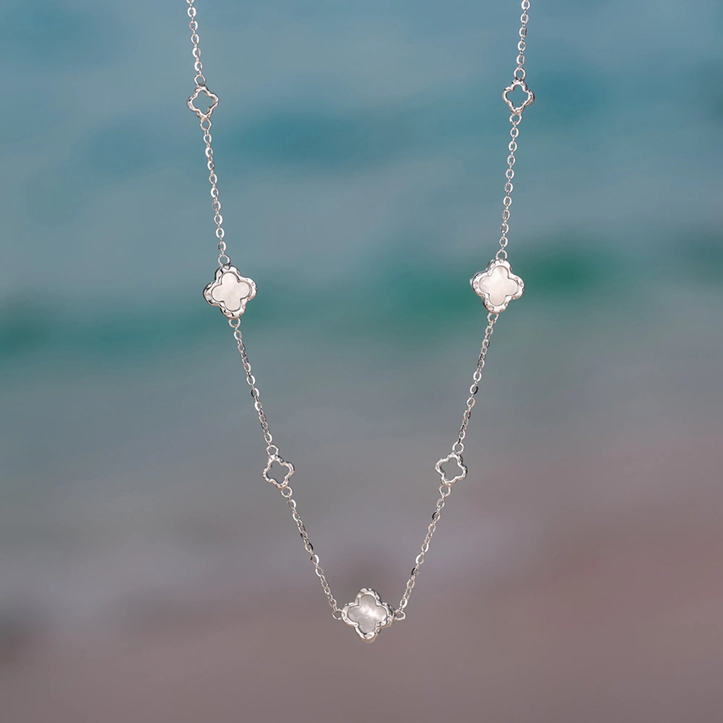 Gargantilla de plata S925 con diseño de trébol de cuatro hojas y hebra de conchas, estilo natural, regalo elegante para uso informal