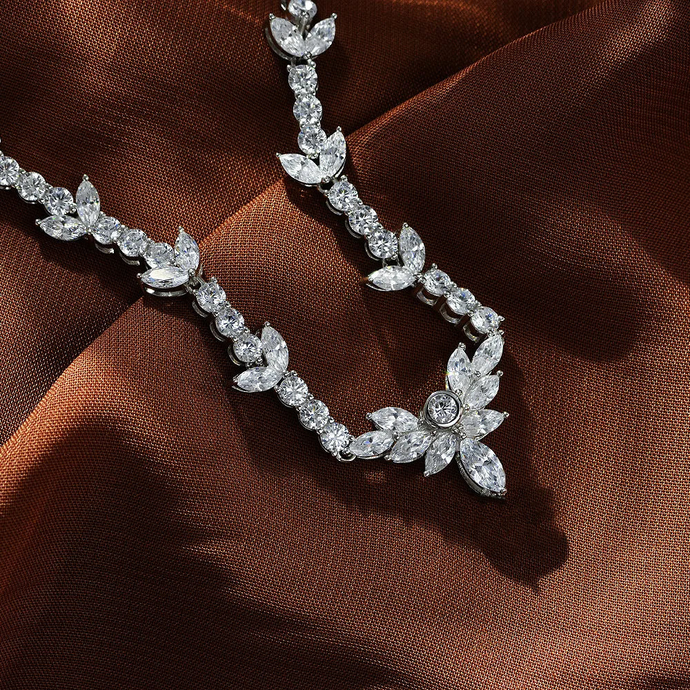 Collar de lujo con diamantes talla marquesa de 0,5 quilates para mujer