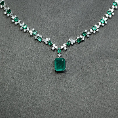 Collar de plata y circón esmeralda de alto carbono