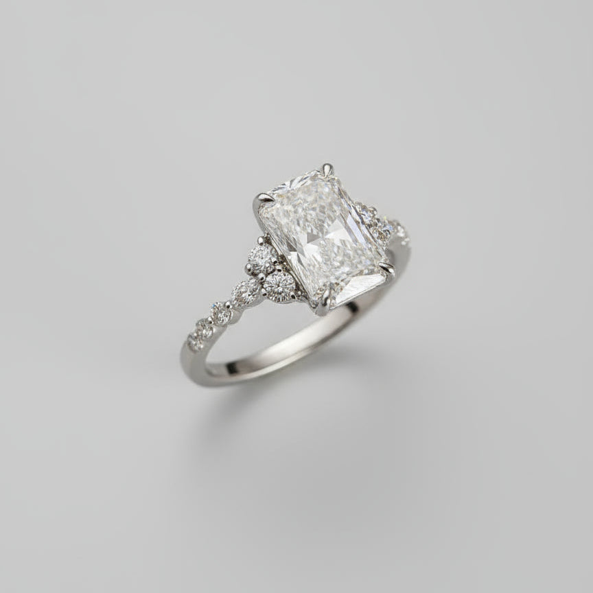 Anillo de Compromiso, Radiante con laterales