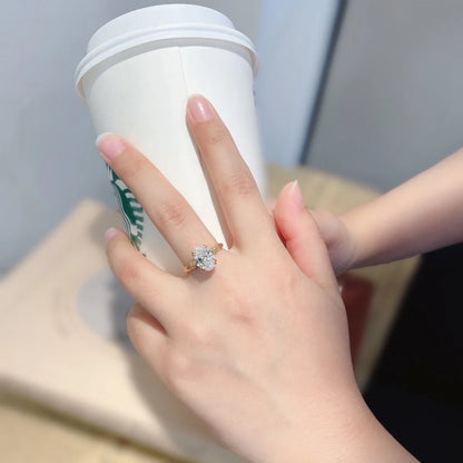 Anillo de Compromiso solitario, Corte Ovalado de 1.08ct