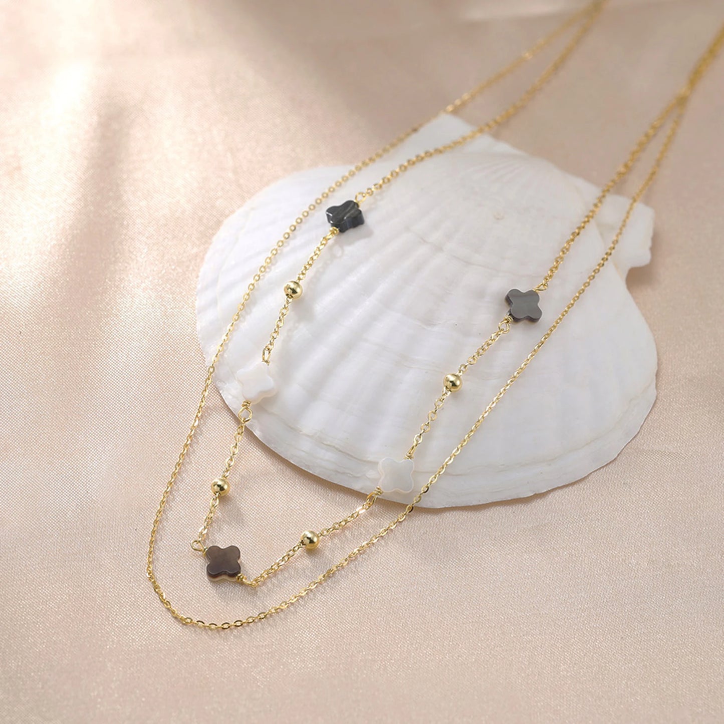 Gargantilla de plata S925 con diseño de trébol de cuatro hojas y hebra de conchas, estilo natural, regalo elegante para uso informal