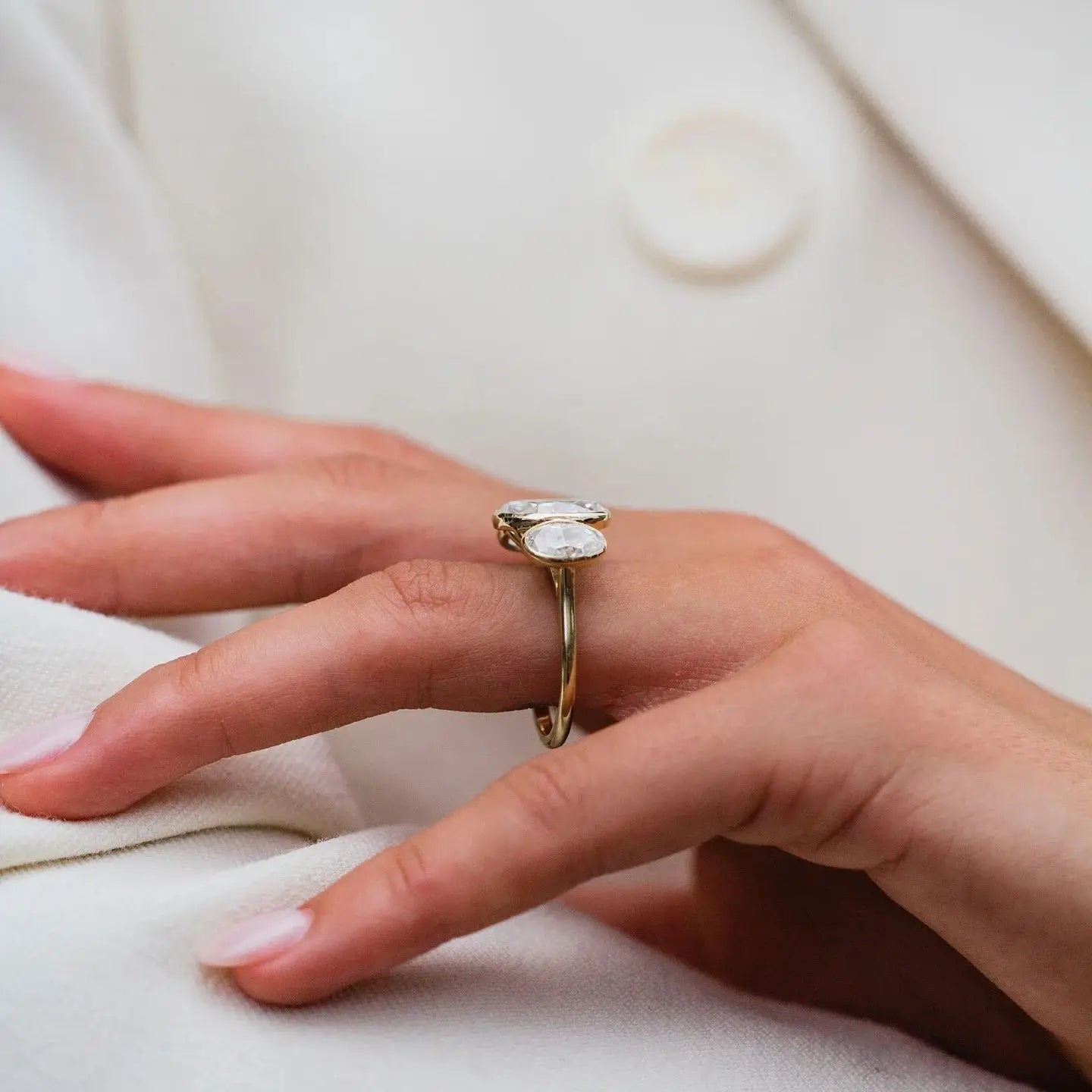 Anillo de Compromiso Oval Trilogy, 8ct