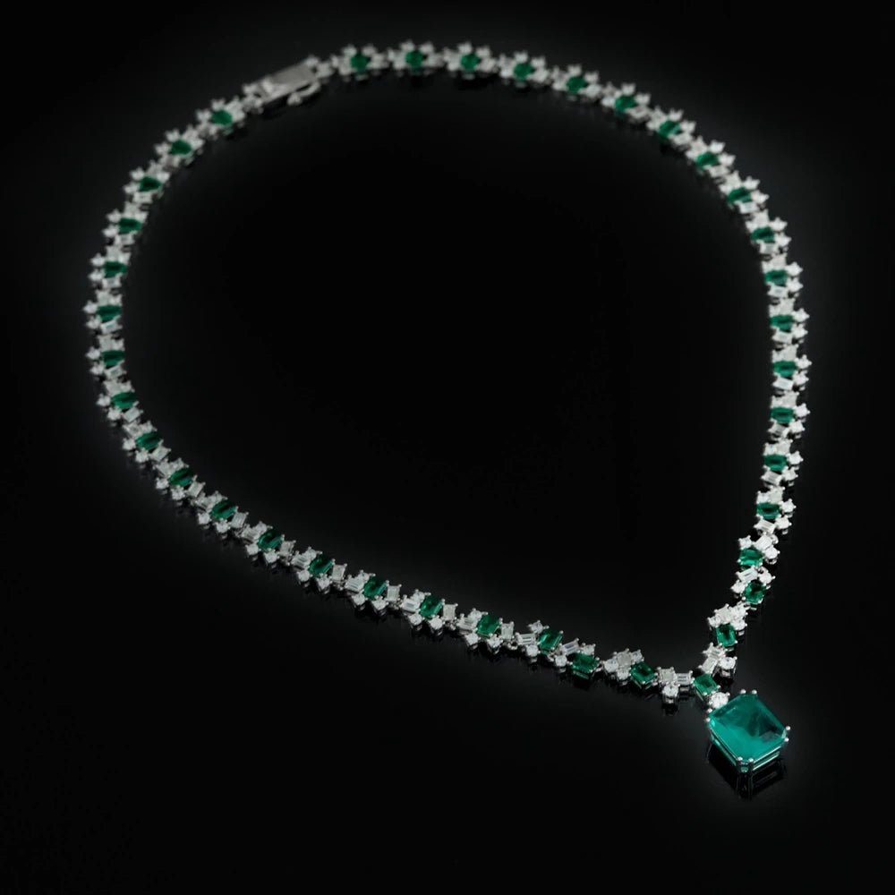 Collar de plata y circón esmeralda de alto carbono