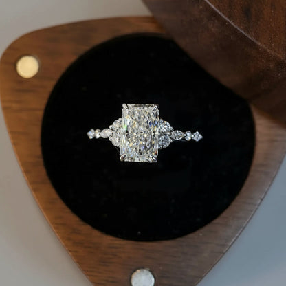 Anillo de Compromiso, Radiante con laterales