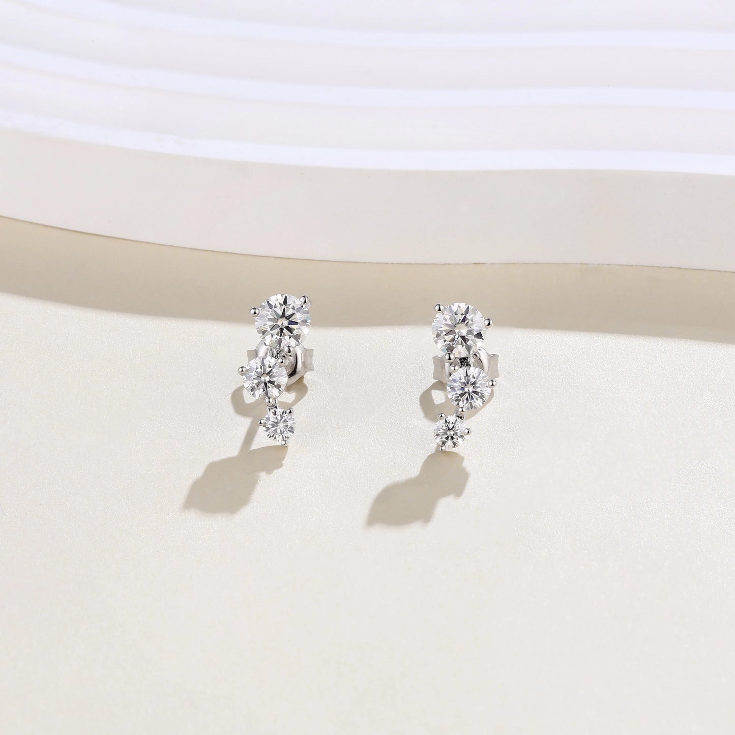 Juego de pendientes de plata con moissanita