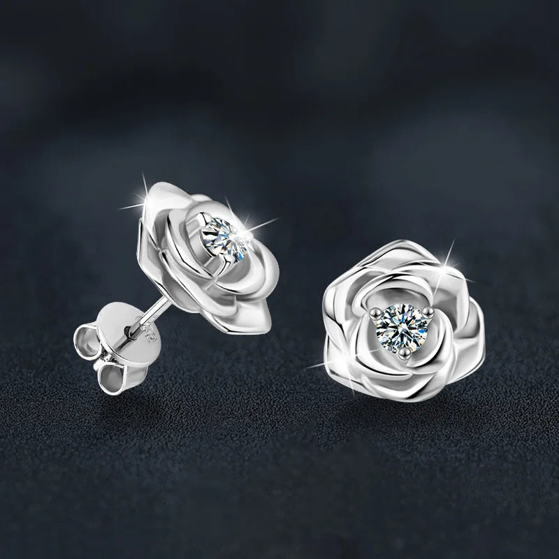 Juego de aretes diseño floral, plata con moissanita